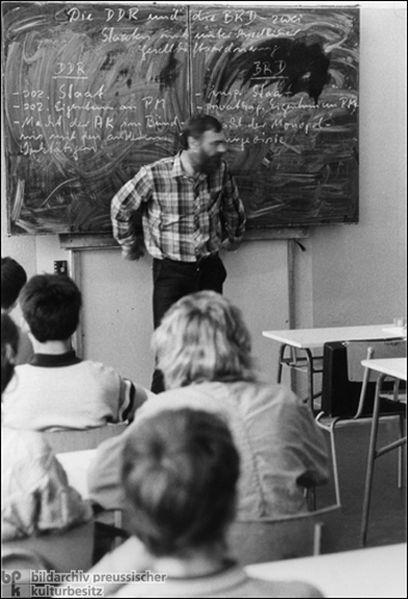 Staatsbürgerunterricht in Ost-Berlin (1988)